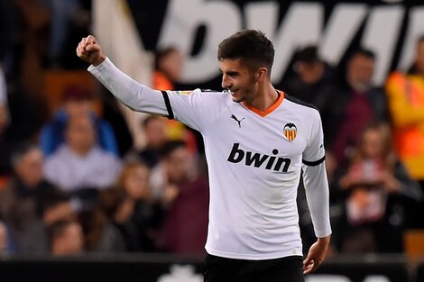Torres con la camiseta de Valencia.