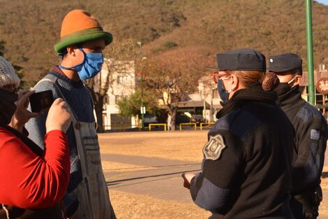 Dos artistas callejeros fueron heridos por policías 