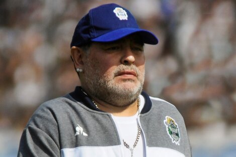 El médico de Gimnasia le recomendó a Maradona que se quede en la casa