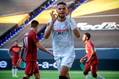 El atacante marroquí Youssef En-Nesyri festeja su gol.