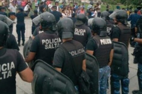 Piden juicio para 10 policías imputados por vejaciones 