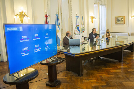 Javkin con el secretario de Salud Caruana y la subsecretaria Marmiroli. (Fuente: Prensa Municipalidad)