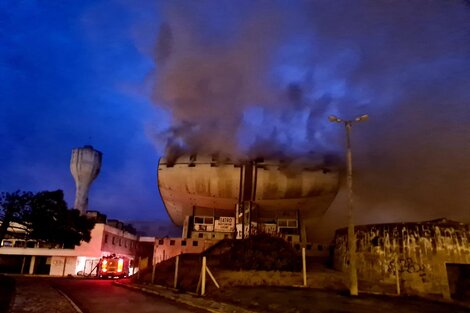 Voraz incendio en el Casino de Necochea