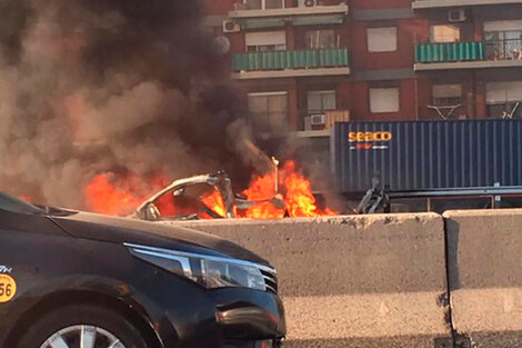 Explotó un auto en General Paz y el ruido se escuchó en varios barrios