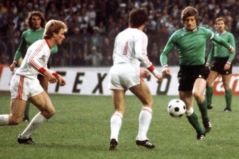 El partido se jugó la noche del 12 de mayo de 1976.