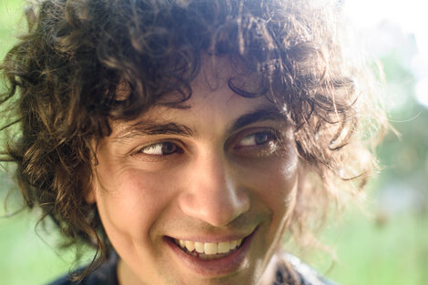 Coequiper musical de Juana Molina desde 2013, Odín invitó a cantar en su primer disco a Jorge Drexler y Simón Poxyran.