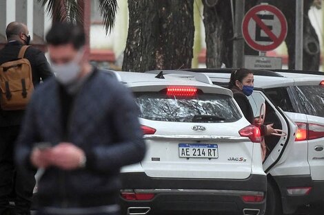 Cristina Castro llega al predio del Equipo Argentino de Antropología Forense.