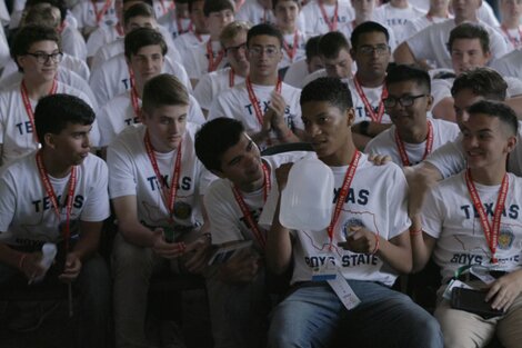 Un docente señala a los alumnos el alarmante parecido entre las sociedades contemporáneas y la que Aldous Huxley vaticinara en "Un mundo feliz".