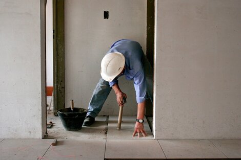 Desalojos, hacinamiento y un mercado especulativo: el desafío histórico del acceso a la vivienda