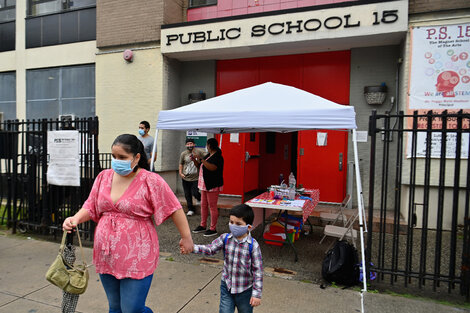 El retorno presencial a la escuela, un dilema para las familias más pobres de Nueva York