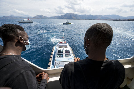 Malta: tres migrantes varados en un barco petrolero se lanzaron al mar