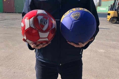 Aduana, AFA, Boca y River donarán camisetas, pelotas y mochilas