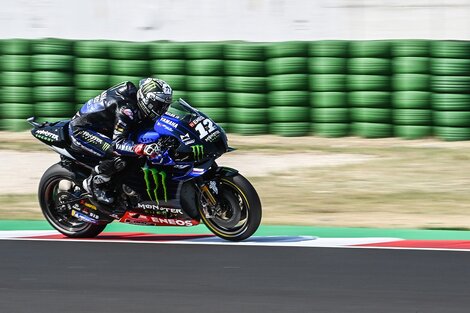 Viñales hizo el mejor tiempo y larga adelante en Moto GP