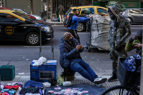 Vendedores ambulantes, parrilleros de cancha, feriantes y cuidachoches participaron de la presentación del Registro de los Trabajadores de la Economía Popular para la rama de quienes desarrollan su actividad en espacios públicos.