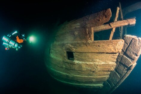 La embarcación fue hallada por un equipo de buceo.