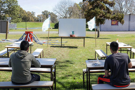 La Ciudad insiste con la vuelta a clases y ahora propone aprender al aire libre