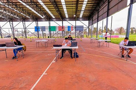 Una de las imágenes distribuidas por la Ciudad en su propuesta para retomar las clases presenciales desde el lunes 28.