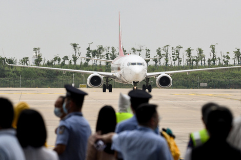 Llegó a Wuhan el primer vuelo internacional desde el comienzo de la pandemia