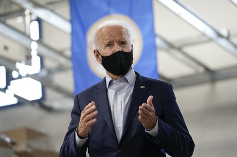 Joe Biden, de campaña en Minnesota, lidera en las encuestas.