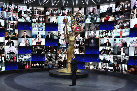 Unos 100 artistas participaron por videoconferencia de la ceremonia de los Emmy.