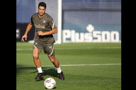 El Atlético de Madrid recibió a Luis Suárez a los golpes