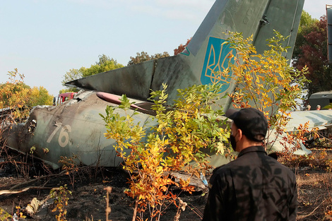 Un avión militar se estrelló en Ucrania y provocó 26 muertes