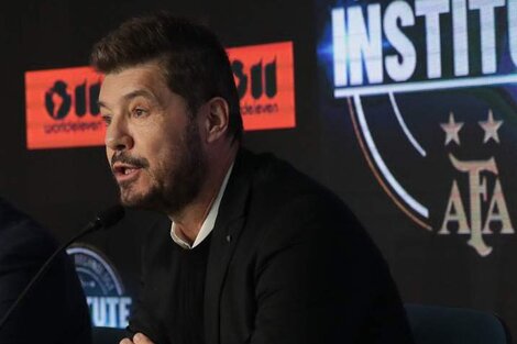 Tinelli dijo que el fútbol podría volver "el 16 o 23 de octubre"