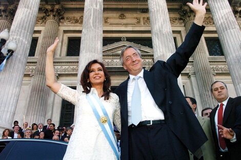 Néstor y Cristina Kirchner, el 10 de diciembre de 2007, día del traspaso de mando entre ambos. 