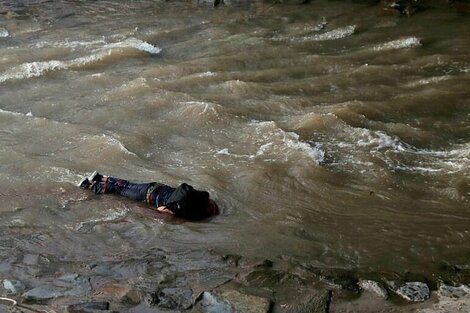 Araya yace en el lecho del Mapocho, luego de haber sido arrojado al río.