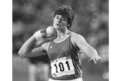 El lanzador Heidi Krieger en el Europeo de 1986.