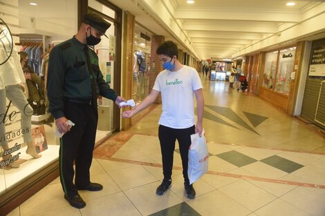 Los shoppings de la ciudad abrieron, pero el público faltó a la cita. (Fuente: Sebastián Granata)