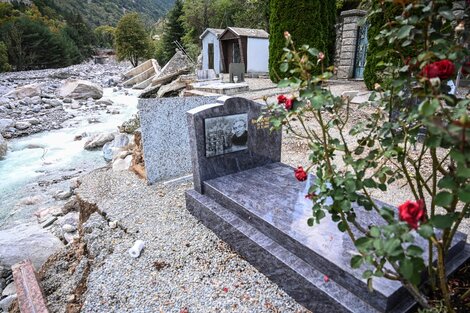 Las inundaciones en Italia y Francia desenterraron cadáveres de cementerios