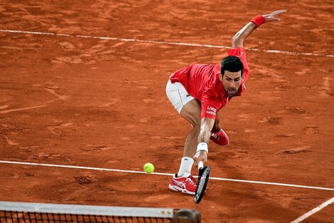 Djokovic pasó un susto, pero terminó ganando con comodidad en el quinto set.