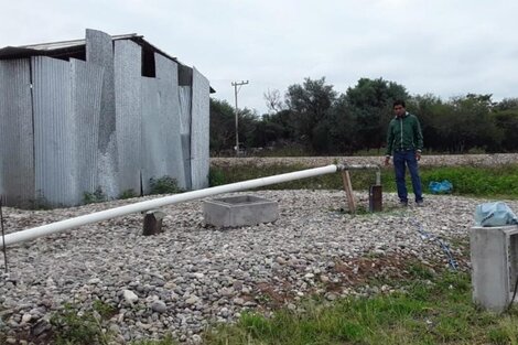 Les cambiaron la bomba de un pozo donde el agua sale con olor a cloaca