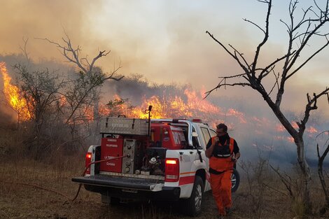 Un bono de 10 mil pesos para los que combaten los incendios