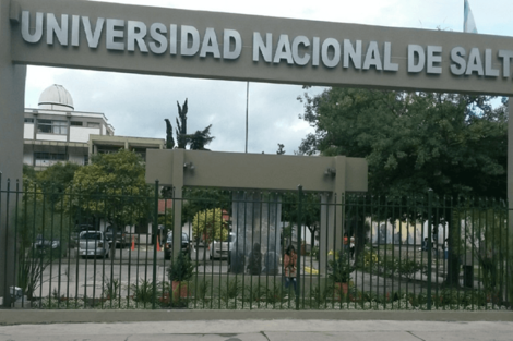 El sueldo de los docentes universitarios de Salta cayó más de un 12% 