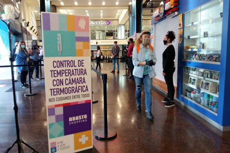 Los shoppings reabrieron sus puertas en la Ciudad de Buenos Aires tras el cierre de casi siete meses por la pandemia de coronavirus.