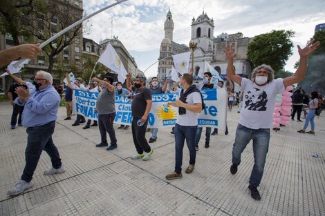 Entre la lealtad y la alegría