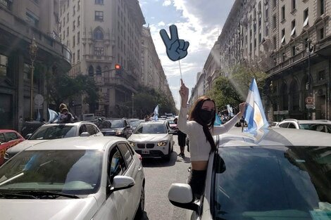 Día de la lealtad: Caravanas al ritmo de la marcha peronista