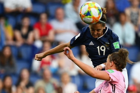 Emigrar para seguir creciendo: la nueva realidad del fútbol femenino