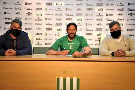 Jonás Gutiérrez extendió su contrato en Banfield