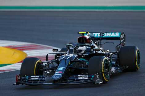 Bottas voló en los ensayos en Portimao