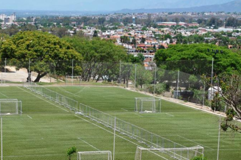 Propietarios de canchas de fútbol 5 advierten que abrirán esta semana  