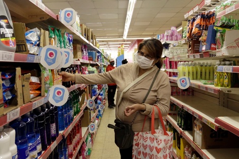 En los supermercados hay “góndolas estiradas” o vacíos parciales, sobre todo en aceites, yerba, harina y lavandina. 