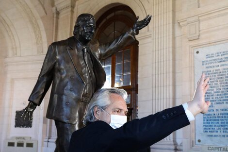 Alberto Fernández inauguró la estatua Kirchner en el CCK: "Vamos a poner de pie a la Argentina como Néstor me enseñó"