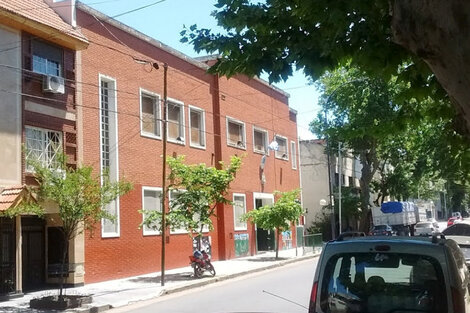 La Unión de Trabajadores de la Educación confirmó esta mañana un nuevo caso de covid-19 positivo en una escuela porteña, establecimiento que hasta ayer funcionó el programa de "revinculación escolar" establecido por Larreta. 