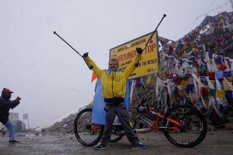 Netflix estrenó "El límite infinito", documental sobre la ascensión al Himalaya de Jean Maggi, cordobés y discapacitado