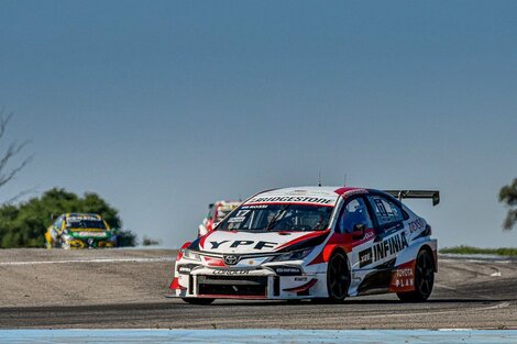 Rossi aguantó más y se quedó con la carrera de STC2000