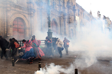 Represión en Bolivia: postales de llantos desconsolados, balas y gases lacrimógenos