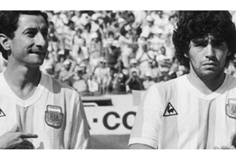 Osvaldo Ardiles cargó contra el entorno de Diego Maradona 